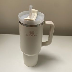 Stanley The Quencher H2.0 FlowState™️ Tumbler 40oz Cream